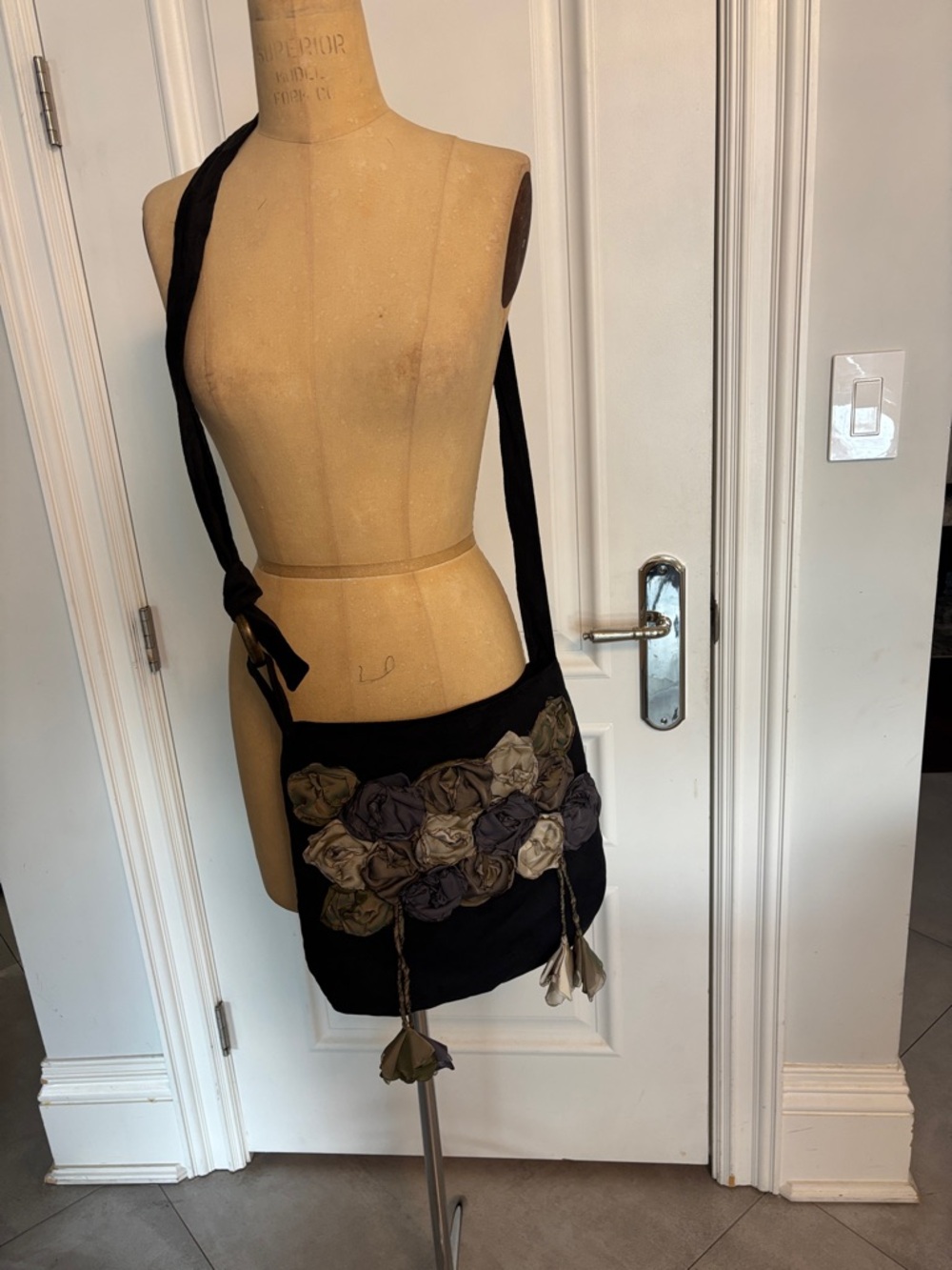 Women’s Black Floral Appliqué Crossbody Bag